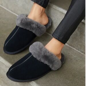 UGG Scuffette II Womens Slippers Black Suede With Gray Sheep Fur Lining 9